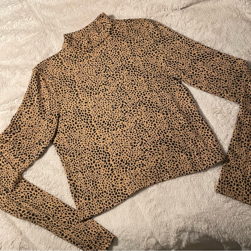 American Eagle Leapord Print Crop Top Size Small